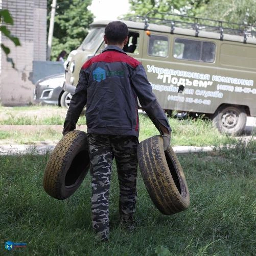 Шины во дворе